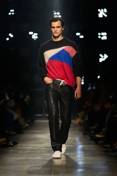 Look 11